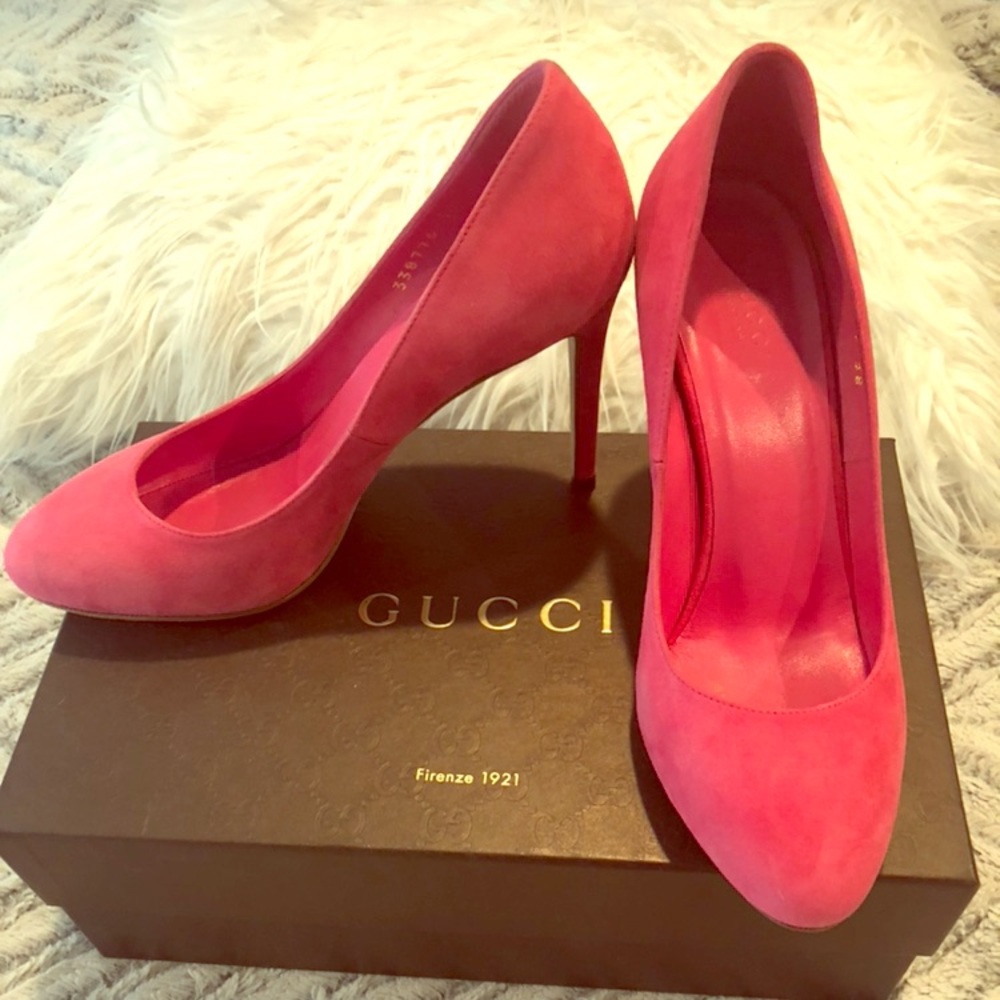 Gucci Shocking Pink Pumps, Size 8.